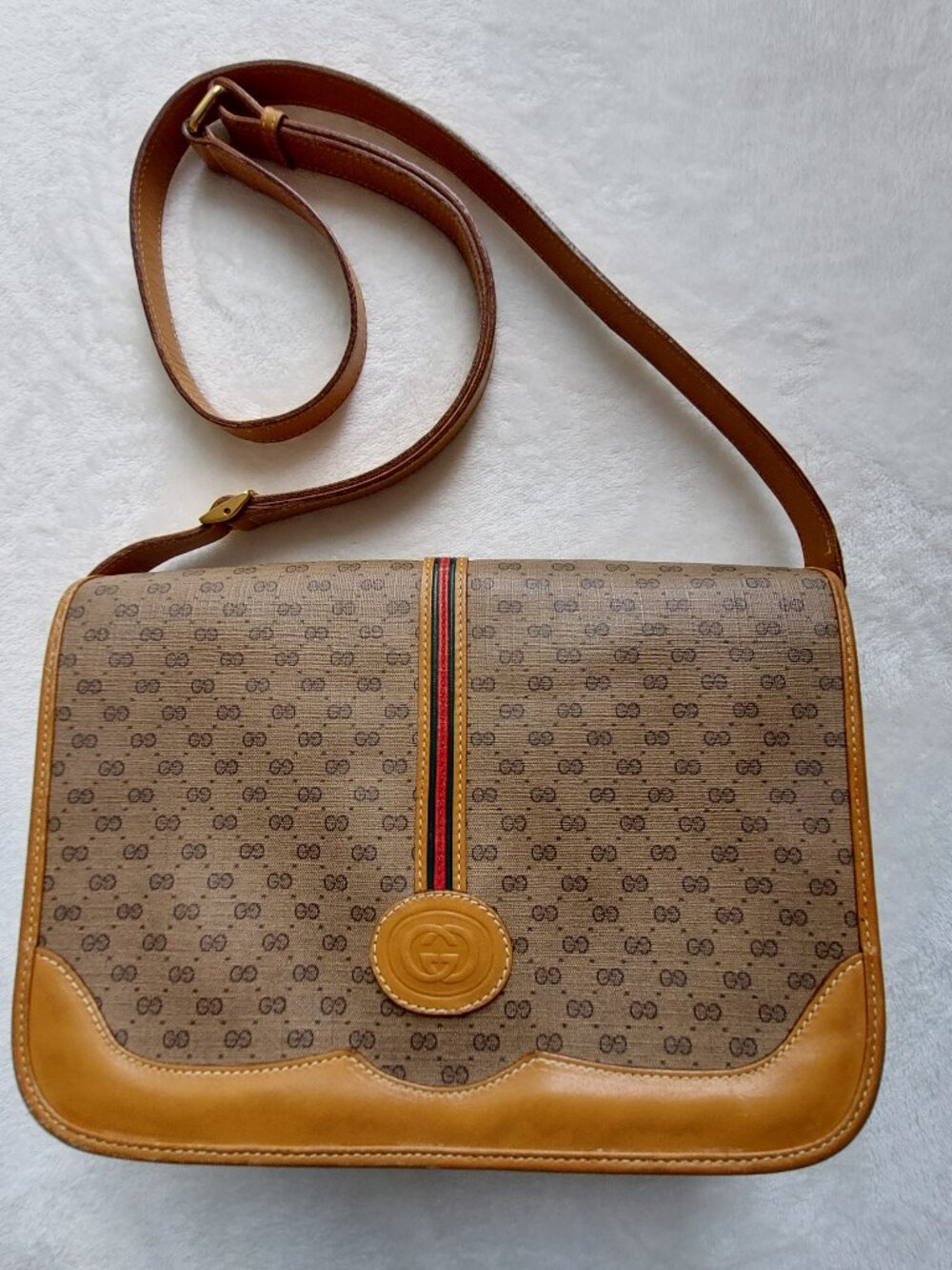Vintage GUCCI GG Supreme Canvas Web Sherry Line Trapeze Messenger Bag